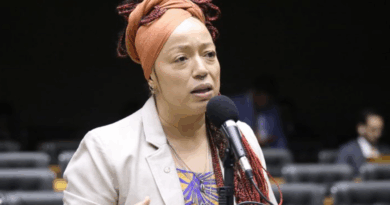 Comissão aprova projeto que amplia lista de servidores da carreira de ciência e tecnologia Comissão aprova projeto que amplia lista de servidores da carreira de ciência e tecnologia