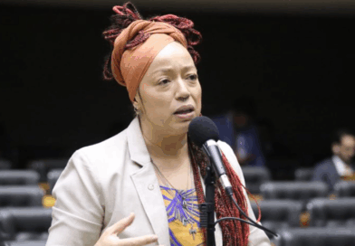 Comissão aprova projeto que amplia lista de servidores da carreira de ciência e tecnologia Comissão aprova projeto que amplia lista de servidores da carreira de ciência e tecnologia