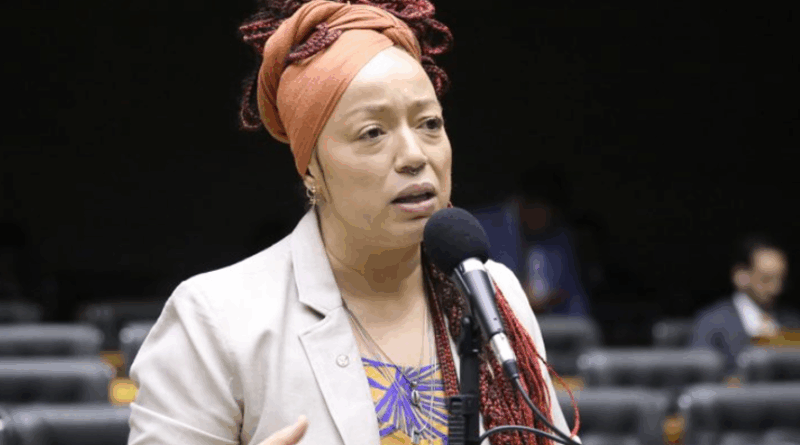 Comissão aprova projeto que amplia lista de servidores da carreira de ciência e tecnologia Comissão aprova projeto que amplia lista de servidores da carreira de ciência e tecnologia